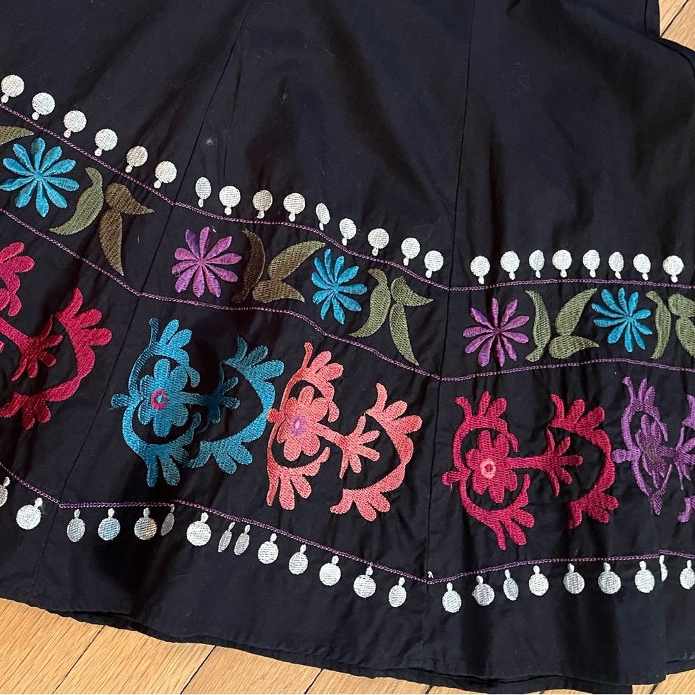 Embroidered Black Skirt with Multicolor Accents Size 10 Sunny Leigh